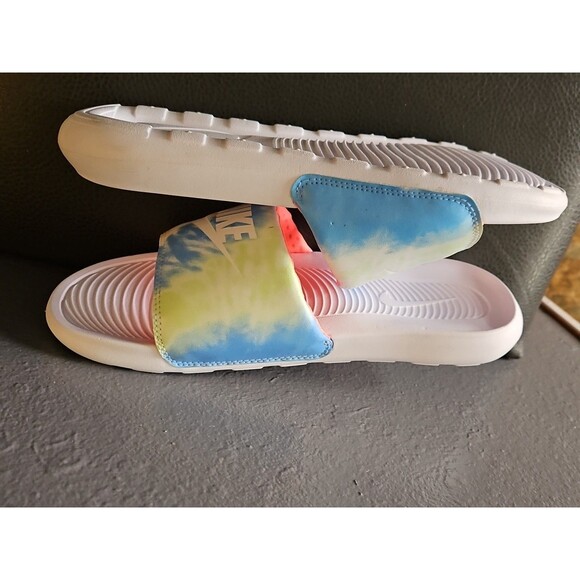 WOMEN'S NIKE *VICTORI ONE SLIDE PRINT* COLORS~/WHITE/BRIGHT MANGO SIZE 11 - Picture 9 of 10